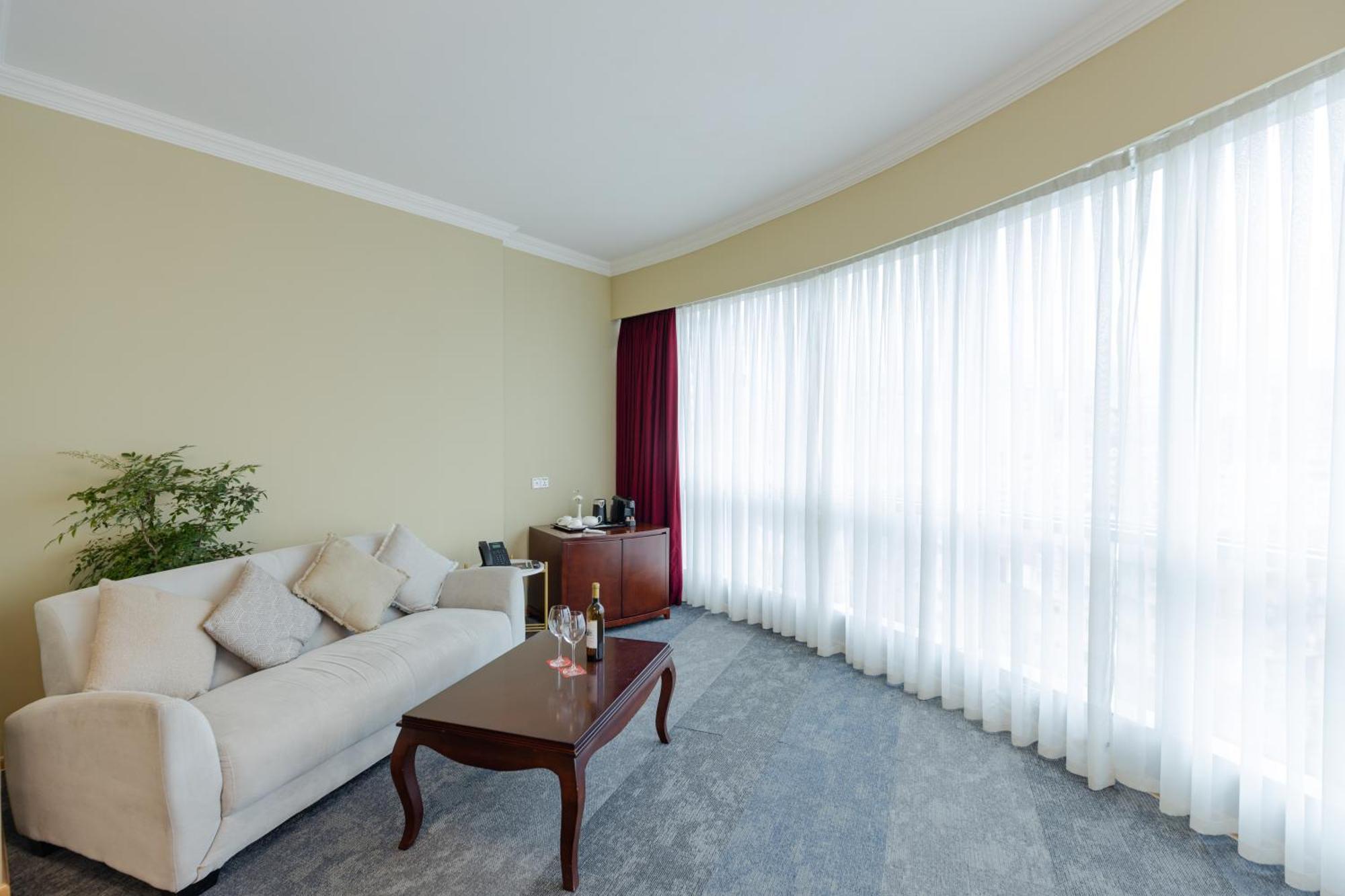 Hotel Aisi Batumi Eksteriør billede